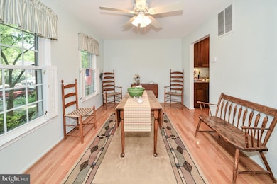 2403 Alsop Ct, Reston, VA 20191 - photo 5