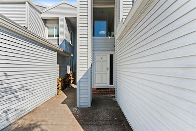 9727 Tiffany Oaks Ln unit 5, Tampa, FL 33612 - photo 3