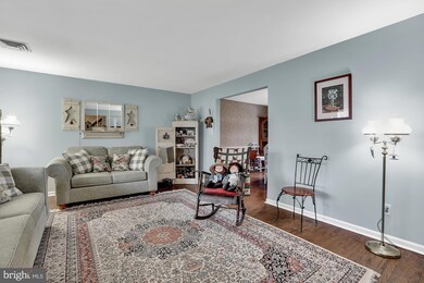 182 Fletcher Dr, Morrisville, PA 19067 - photo 5