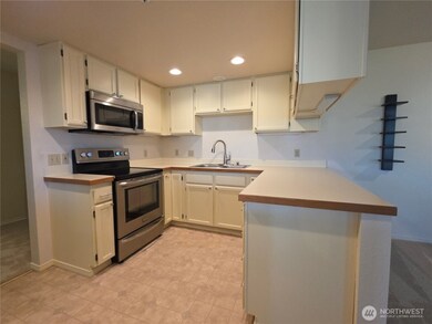 3935 226th Place SE unit 313, Issaquah, WA 98029 - photo 7