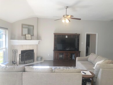 309 Carriage Ln, Saginaw, TX 76179 - photo 4