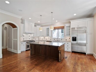 Huge gourmet kitchen with Dacor appliances
