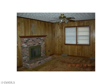 Den/Family/Great Room - Family Room W/Wodburning F
