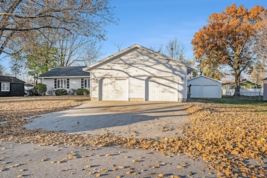 297 W 23rd St, Holland, MI 49423 - photo 3