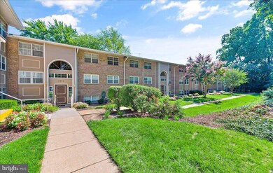 1904 Wilson Ln unit T1, McLean, VA 22102 - photo 2