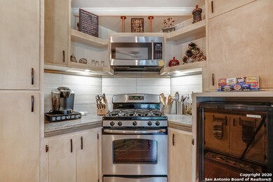 1306 N Milam St, Fredericksburg, TX 78624 - photo 6