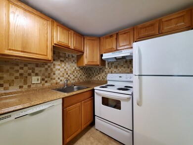 202 Central St unit 5, Stoneham, MA 02180 - photo 4