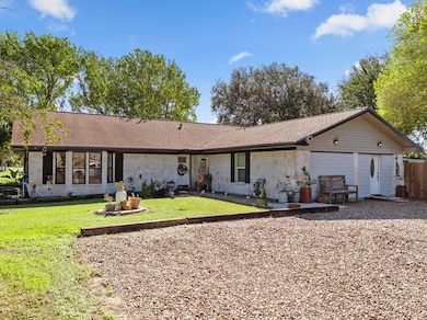 203 Cr 231 (Prairie Ln), Bay City, TX 77414 - photo 3