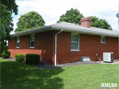 1405 Merritt Rd, Jacksonville, IL 62650 - photo 4