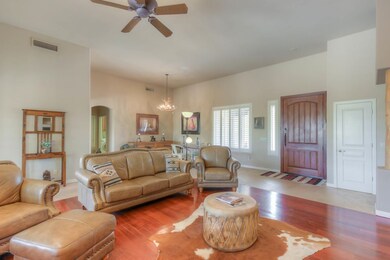 Living Room (3)