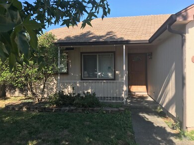 136 Independence Dr, Grants Pass, OR 97527 - photo 4