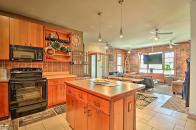 5201 Commonwealth St unit 13, Detroit, MI 48208 - photo 3