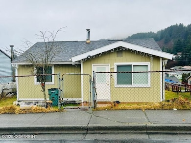 411 Maple Ave, Kodiak, AK 99615 - photo 3