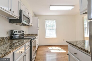 8966 Astongale Ct, Springfield, VA 22152 - photo 6