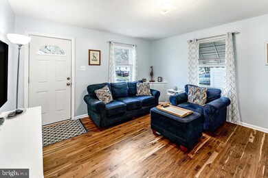 912 Woodlynn Rd, Essex, MD 21221 - photo 4