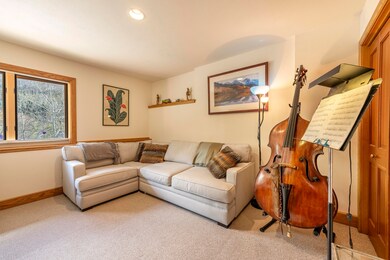 555 Curtis Dr_052424_003