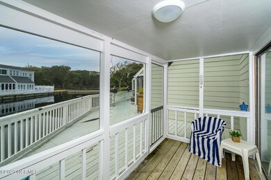 Screened porch & open deck right on pond