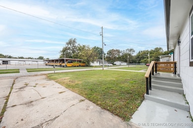 806 E 12th Place, Bartlesville, OK 74003 - photo 4