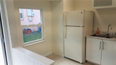 2502 BACK UNIT KITCHEN WINDOW