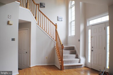 5607 Silk Tree Dr, Riverdale, MD 20737 - photo 4