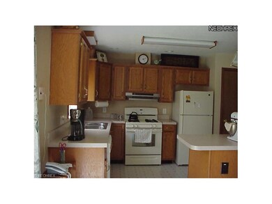 nICE KITCHEN WITH NEW APPLIANCES. GOOD STORAGE   O