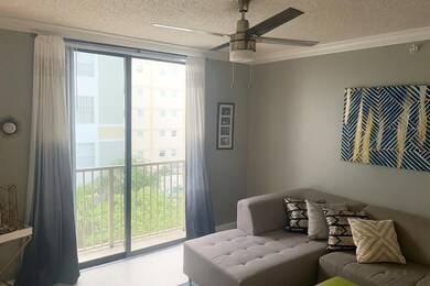 Regent Park At Young Circle unit 609, Hollywood, FL 33020 - photo 2