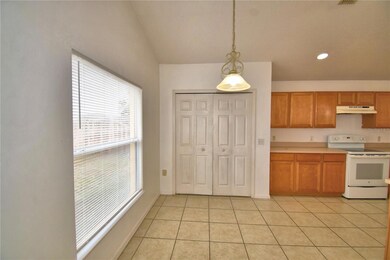 662 Basingstoke Ct, Kissimmee, FL 34758 - photo 6