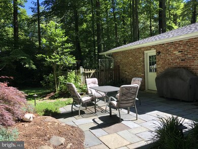 8945 Glenbrook Rd, Fairfax, VA 22031 - photo 4