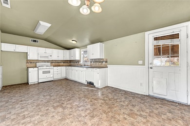 127 Washington St, Lowell, AR 72745 - photo 4