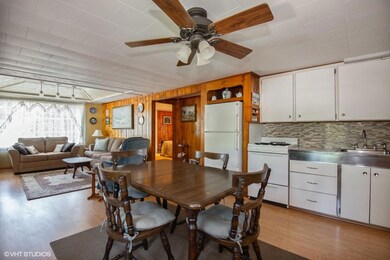 05_2PeterOliverRd_92001_KitchenDining_ML
