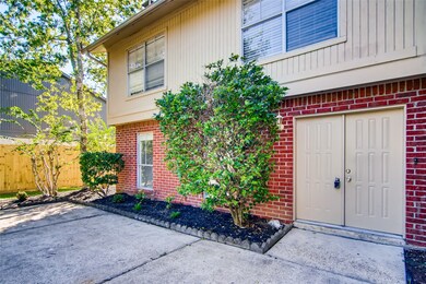 428 E Castle Harbour Dr, Friendswood, TX 77546 - photo 2