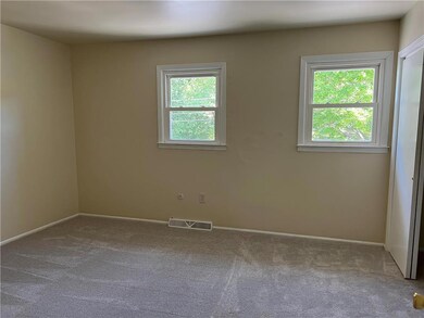 2819 Ithaca St, Allentown, PA 18103 - photo 3