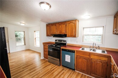 Eat-in kitchen with breakfast nook