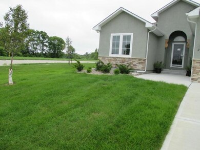 2019 Creek View Ln, Raymore, MO 64083 - photo 3