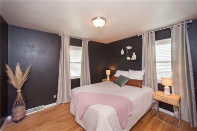 410 NW 50th Place, Des Moines, IA 50313 - photo 7