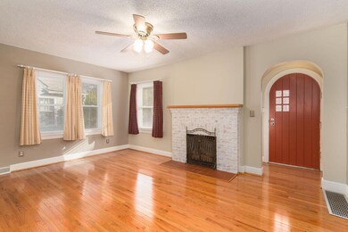 3 Living room with FP
