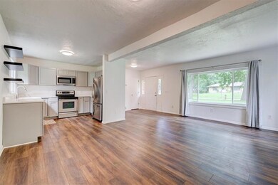 3934 42nd St, Des Moines, IA 50310 - photo 4