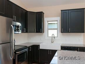 Tile backsplash in Kitchen