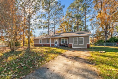 111 Royal Ct, Jacksonville, NC 28546 - photo 2