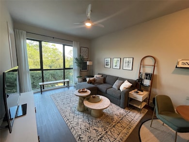 2727 Houston Ave unit 304, Houston, TX 77009 - photo 2