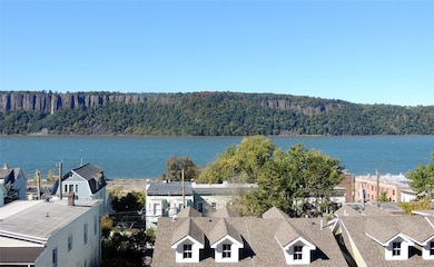15 William St unit 3W, Hastings On Hudson, NY 10706 - photo 2