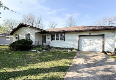 1123 Sunset Cir, Columbus, KS 66725 - photo 2