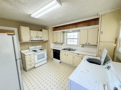 1306 N Trinity St, Decatur, TX 76234 - photo 6