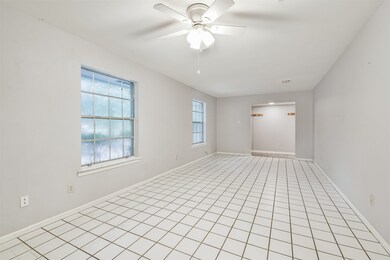 10521 Skyridge Dr, Conroe, TX 77385 - photo 4