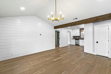 102 W Mulberry St, Fredericksburg, TX 78624 - photo 4