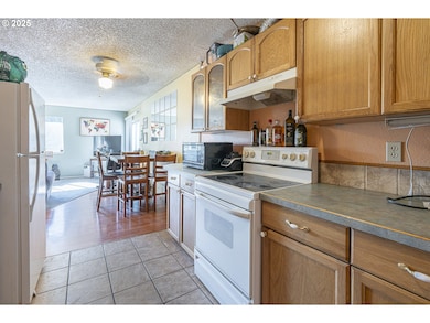 Driftwood Village unit 27, Springfield, OR 97477 - photo 3