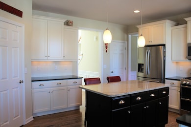 1070 Manor Dr, Mountain Top, PA 18707 - photo 5