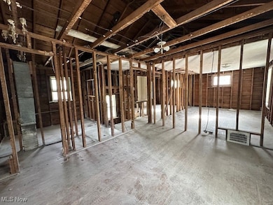 311 E 241st St, Euclid, OH 44123 - photo 4