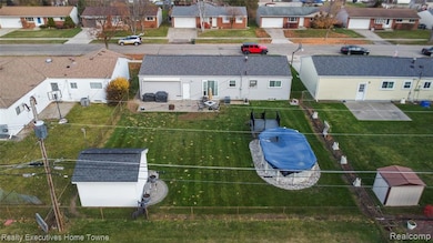 12658 Bender Dr, Sterling Heights, MI 48313 - photo 5