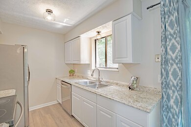 3043-Highcliff-11